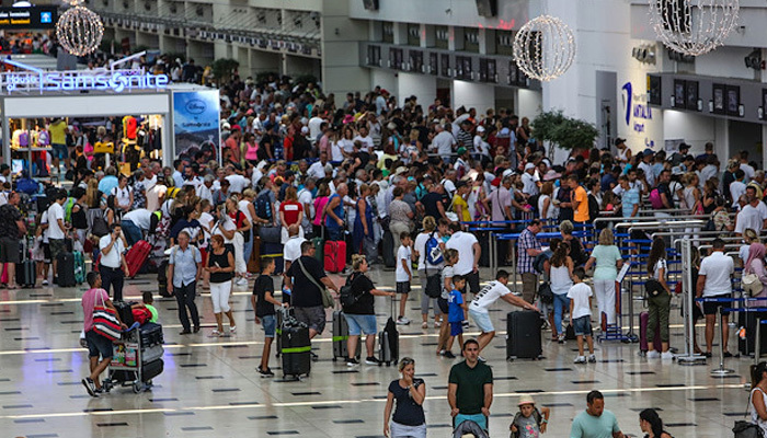 Antalya’ya son 3 ayda 800 bin turist akını