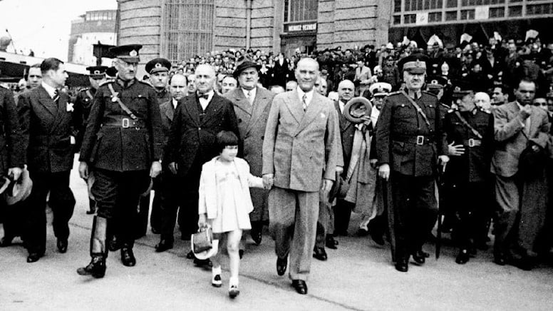 Devlet arşivinden ilk 23 nisan kutlamaları