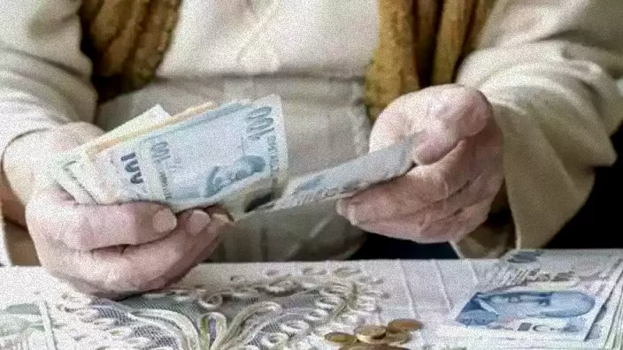 En düşük emekli maaşı ve bayram ikramiyesi resmileşti
