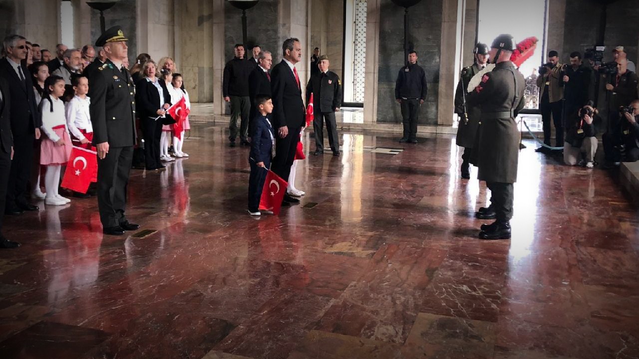 23 Nisan çifte coşkuyla kutlandı