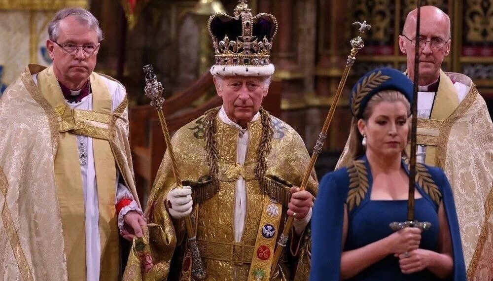 İngiltere’de sular durulmuyor: Taç giyme töreninin maliyeti ve Kraliyetin sömürgeci tarihi tartışılıyor