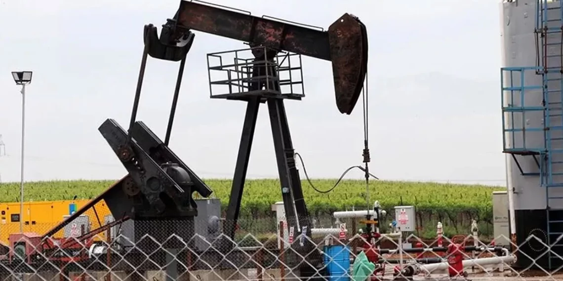 Manisa’daki petrol kuyusundan ilk numune çıkarıldı