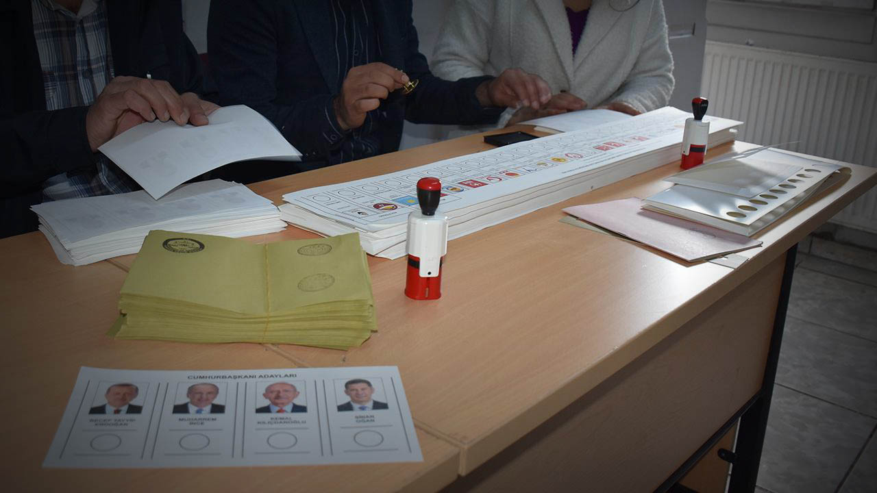 Oy verme işlemleri saat 17:00 itibariyle bitti sayıma geçildi