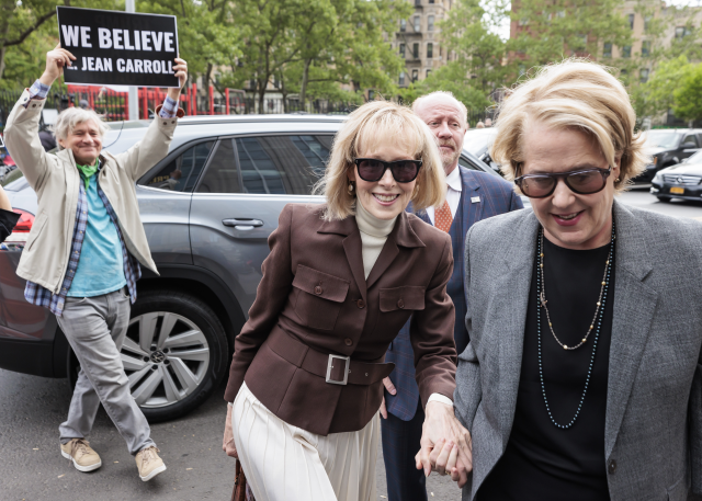 Trump 5 milyon dolar tazminat cezası aldı