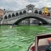Venedik’te Büyük Kanal’ın suyu yeşil renge büründü