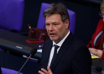 Almanya Ekonomi Bakanı: Ülke sanayi kapasitesi küçülecek hatta durma noktasına gelecek