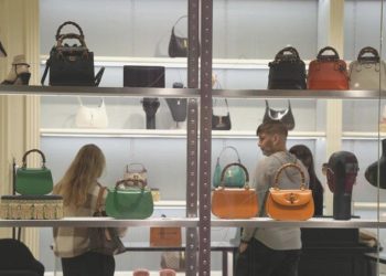 ABD’de tüketici itimadı 17 ayın doruğunda