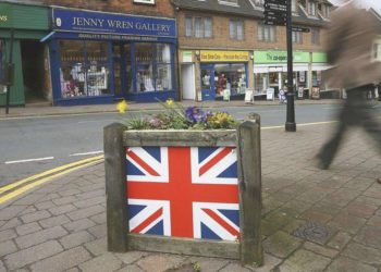 İngiltere’de büyümeye perakende dayanağı