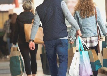 Perakende satışlar Nisan’da yatay seyretti