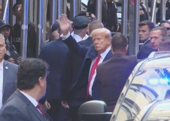 Trump “gizli belgeler” suçlaması için mahkemeye geldi