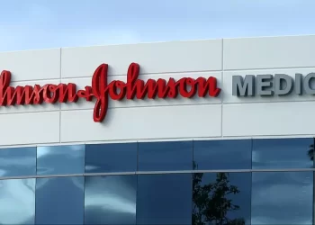 Johnson & Johnson, ilaç fiyatı baskılarına dayanamadı