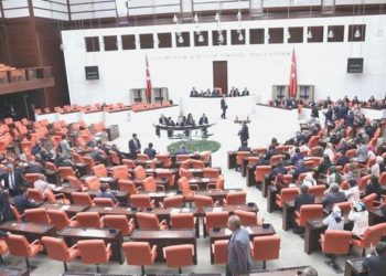 Memur maaşı ve emekli aylıklarını arttıran düzenlemeyi de içeren teklif kabul edildi