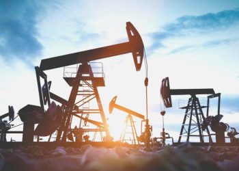 Petrol dört günlük sert yükselişin akabinde geriledi