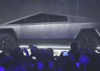 Tesla’nın elektrikli kamyoneti Cybertruck’ın üretimi başladı