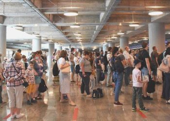 Turizm geliri birinci 6 ayda yüzde 27 arttı