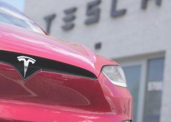 280 bin yeni Tesla aracı için soruşturma başlatıldı