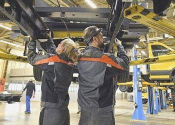 Almanya fabrika siparişlerinde üç yılın en süratli artışı