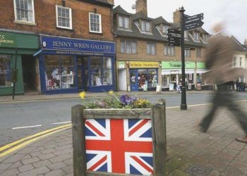 İngiliz iktisadı yılın ikinci çeyreğinde yüzde 0,2 büyüdü