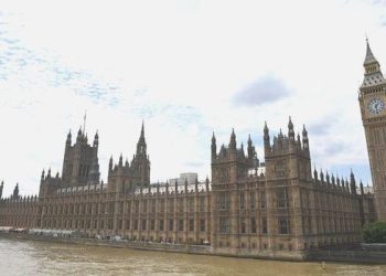 İngiliz iktisadında resesyon riski artıyor