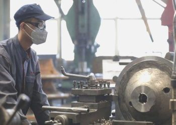 Çin’de resmi imalat göstergesi müspete döndü