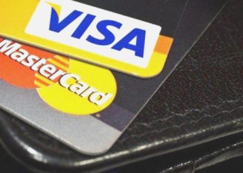Mastercard ve Visa kart fiyatlarını artırmayı planlamıyor