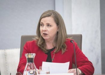 Fed’in şahin isminden faiz artırımı daveti