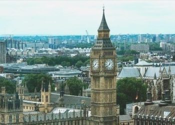 İngiltere hizmet dalında son 8 ayın en zayıf performansı