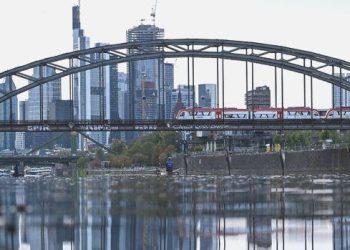 Almanya’da her 15 şirketten biri ayakta kalamamaktan korkuyor