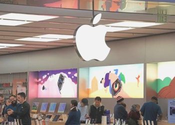 Apple’ın geliri 4 çeyrek üst üste düştü