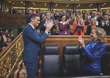 İspanya’da azınlık sol koalisyon güvenoyu aldı