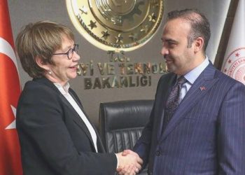 Kacır, EBRD ile karbondan arındırma yatırımlarını ele aldı