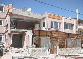 Sarsıntılardan etkilenen kimi vilayet ve ilçelerdeki “mücbir sebep hali” uzatıldı