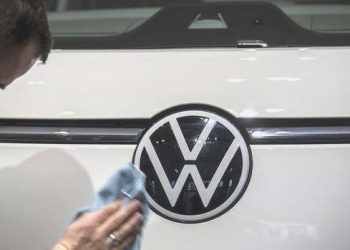 Volkswagen, Doğu Avrupa’daki batarya fabrikası konusunda kararsız