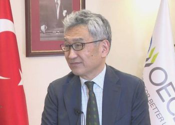 OECD/Takeuchi: Enflasyon denetim altına alınmadığı sürece büyümeyi sürdüremezsiniz