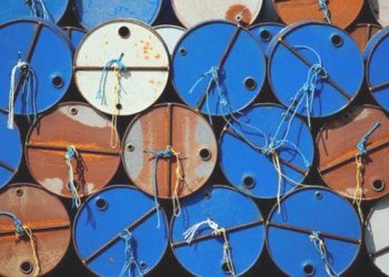 Petrol Kızıldeniz’de yaşanan kriz nedeniyle yatay seyirde