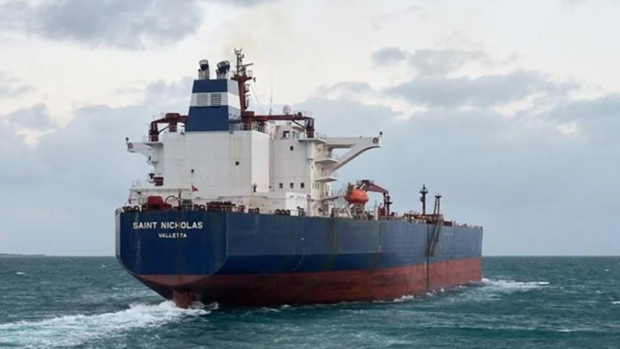 İran, yabancı bayraklı yakıt tankerine el koydu