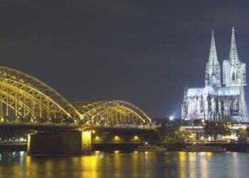 Euro Bölgesi’nde sanayi küçülmeye devam ediyor