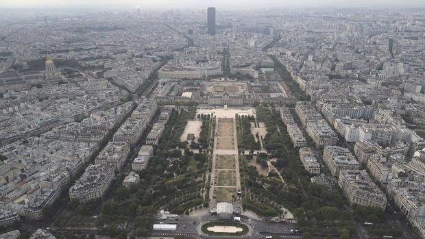 Fransa resesyonun eşiğinden döndü