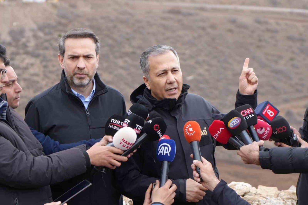 Maden faciasında, heyelan riski nedeniyle arama faaliyetleri durduruldu