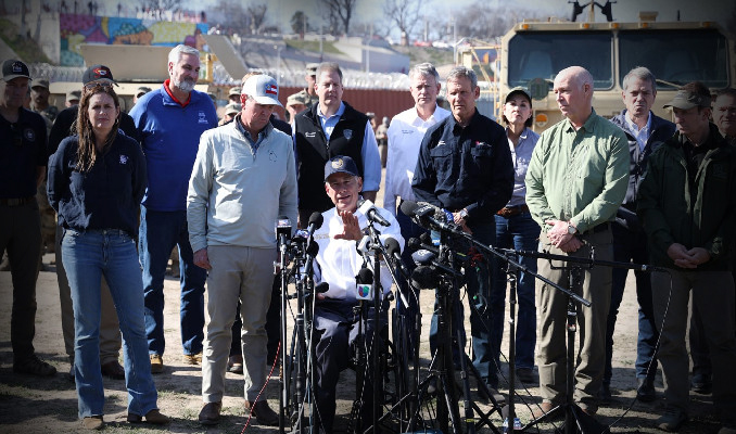 Teksas gerilimi sürüyor: 15 validen Biden’a karşı ‘gövde gösterisi’