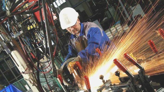 İmalatta bozulma 7. ayda da sürdü, üretim 6 ayın en düşük suratında