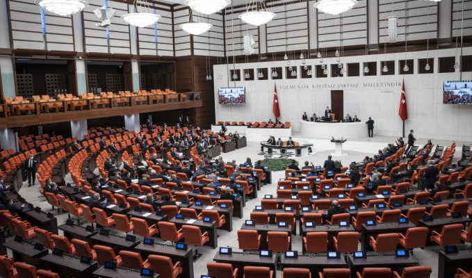 Emekliye 3 bin lira ikramiye Meclis’te kabul edildi