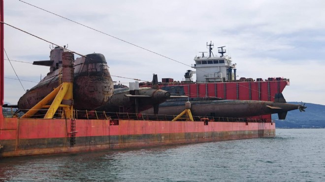 İtalyan donanmasına ait üç denizaltı söküm için İzmir Aliağa’ya getirildi