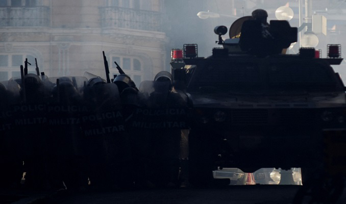 Bolivya’da askeri darbe girişimi: Hükümet direniyor!