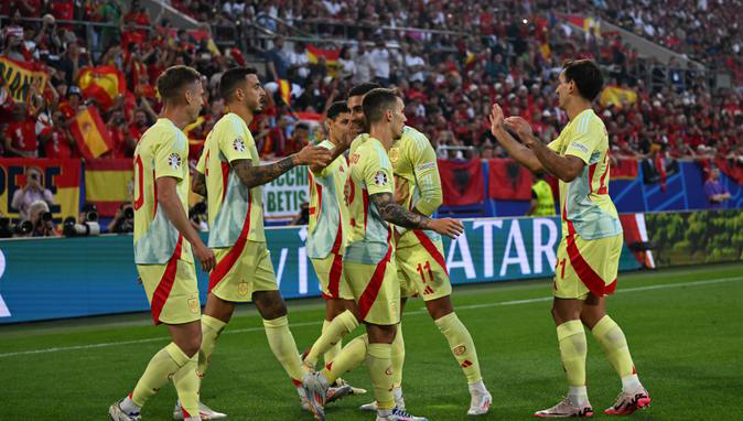 İspanya 3’te 3 yaparak son 16’ya yükseldi