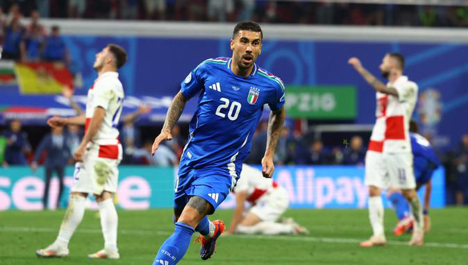 İtalya 90+8’de turu aldı!