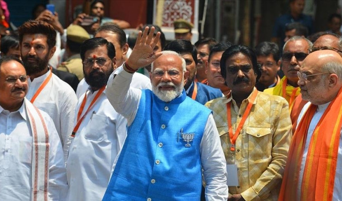 Modi üçüncü kez başbakan olarak yemin etti