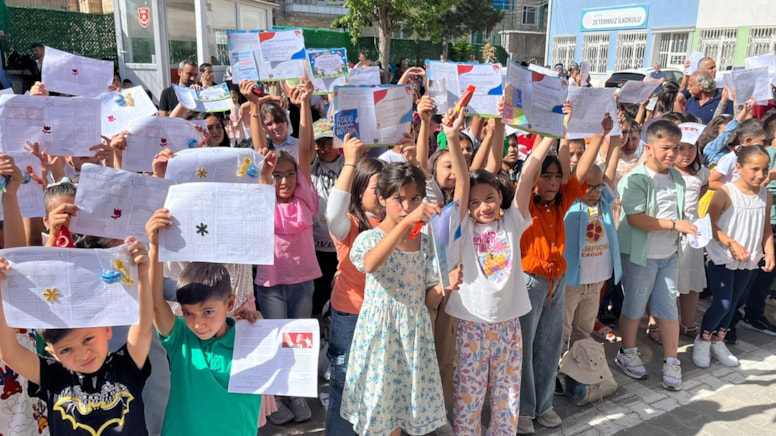 Okullarda karne heyecanı: 20 milyon öğrenci yaz tatiline çıkacak