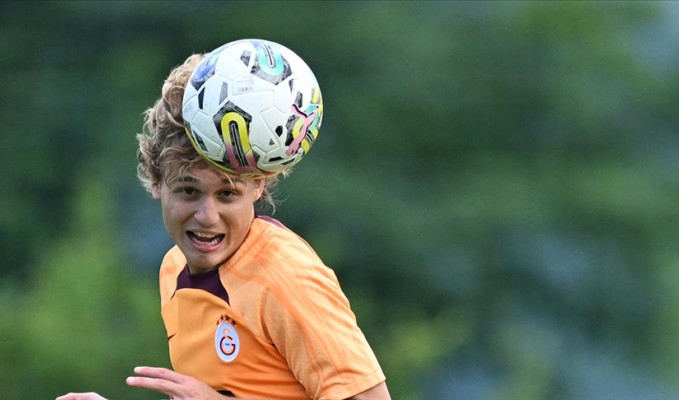 Galatasaray, Efe Akman ile profesyonel sözleşme imzaladı