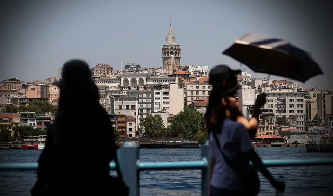 İstanbul güne sıcak hava ve yüksek nem ile başladı!